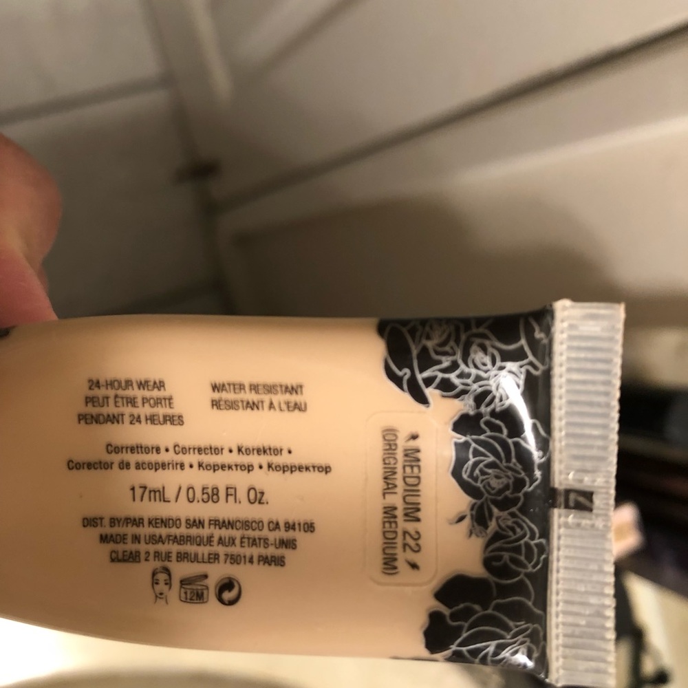 Concealer - Picture 5 of 5